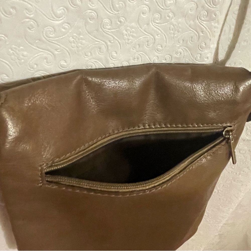 Walter Moretti Italian Leather Crossbody - Picture 8 of 15